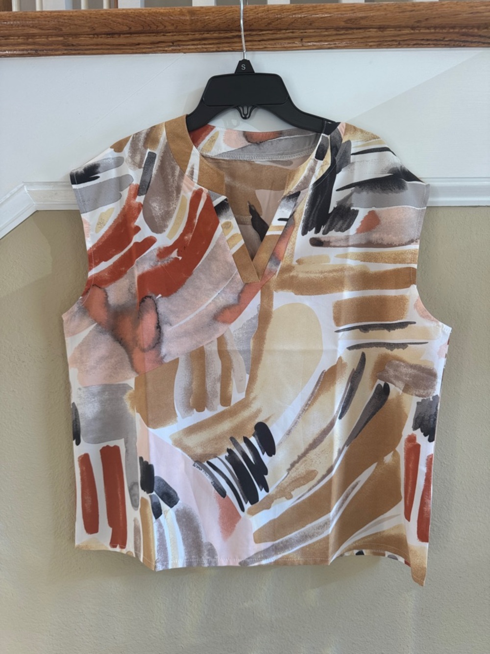 SHEIN‎ Abstract Brushstroke V-Neck Sleeveless Top in Rust, Tan & Cream